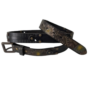 Floral carved belt w/ antique/dark‎ brass buckle and rivets. Removable buckleEUC